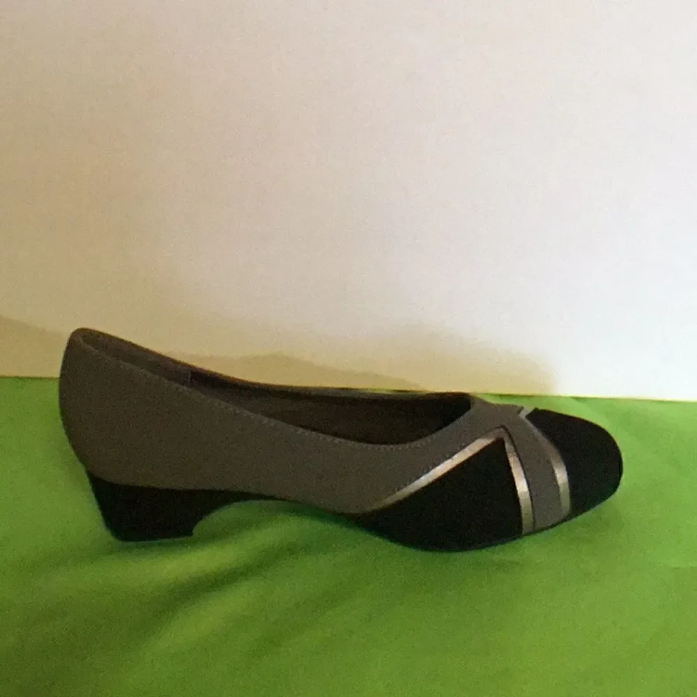 1” gray & black suede like heels in size 8 1/2 W